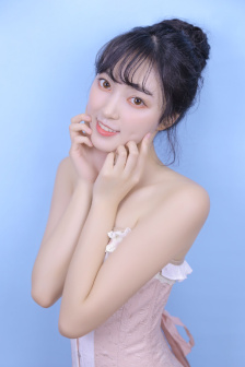 扒开她稚嫩的小屁股坐下去